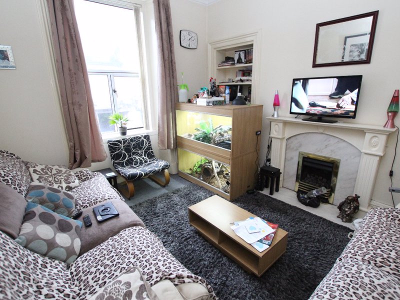2 bedrooms in Glasgow Road, Dumbarton Brighton & Beck Property Estate
