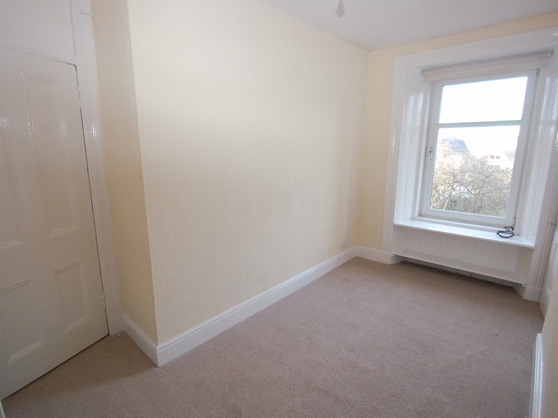 2/3, 56 Eastwood Avenue,  Shawlands G41 3NS, GLASGOW