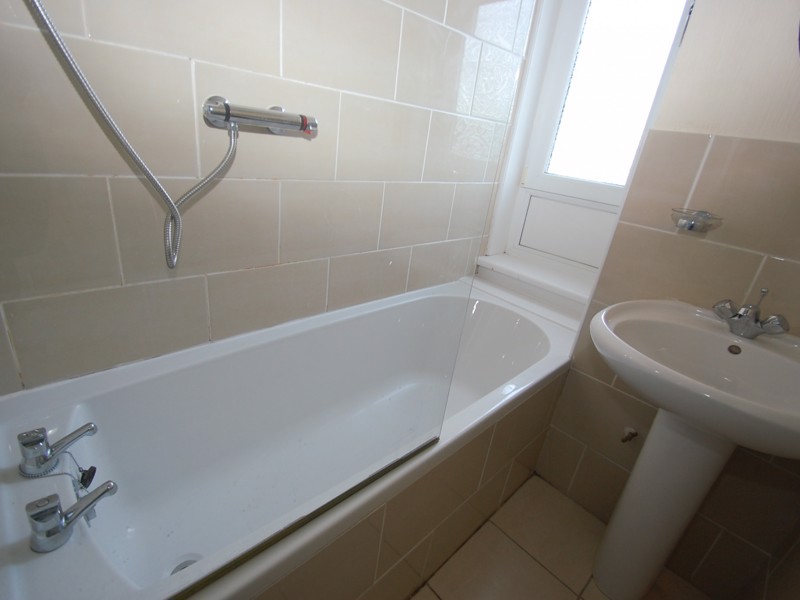 2/3, 56 Eastwood Avenue,  Shawlands G41 3NS, GLASGOW