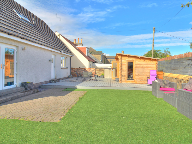 Buchanan Street, JOHNSTONE, 